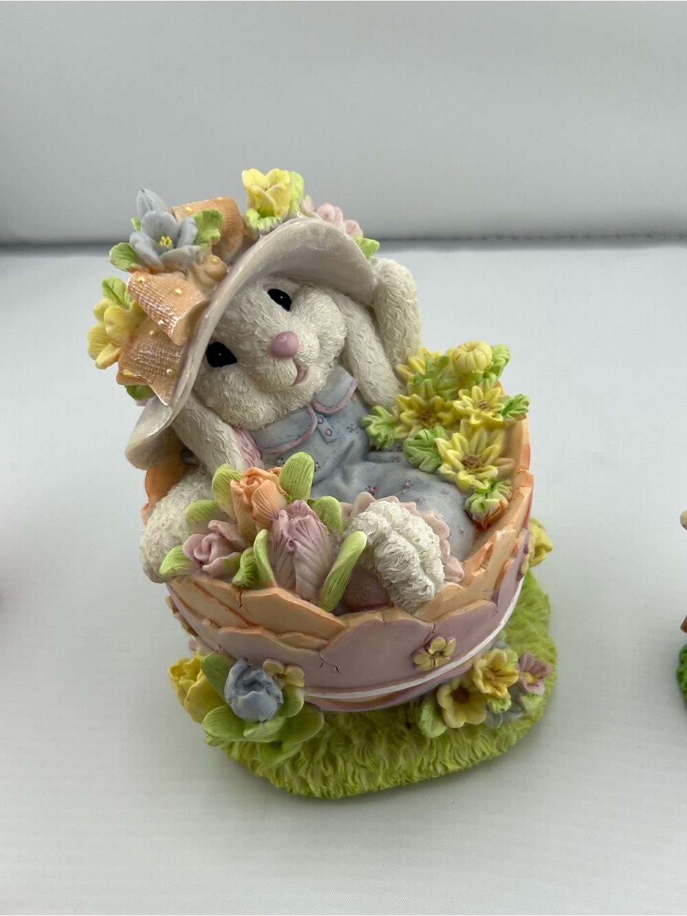 🎁Spring Bunny Figurine Set - Pastel Multi-Color Decorative Rabbits - Picture 10 of 13